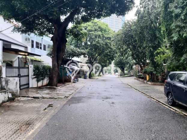 DIJUAL CEPAT! Rumah Nyaman area Kebayoran Baru, Jakarta Selatan, Luas 249m² LB 300m² BISA KPR! DIJUAL CEPAT! Rumah Nyaman area Kebayoran Baru, Jakarta Selatan, Luas 249m² LB 300m² BISA KPR!
