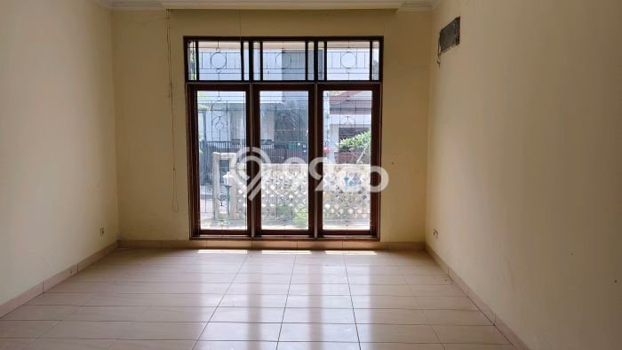 Rumah Eksklusif Siap Huni LT 258m2 di Kebon Jeruk, Jakarta Barat Rumah Eksklusif Siap Huni LT 258m2 di Kebon Jeruk, Jakarta Barat