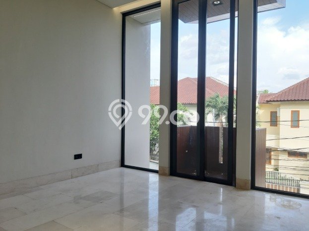 Ready to Use! Luxury House LT 170m2 Desain Modern di Kemang Ready to Use! Luxury House LT 170m2 Desain Modern di Kemang