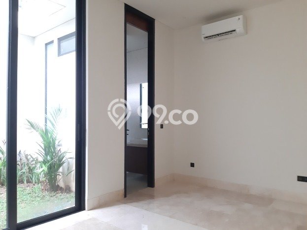 Ready to Use! Luxury House LT 170m2 Desain Modern di Kemang Ready to Use! Luxury House LT 170m2 Desain Modern di Kemang