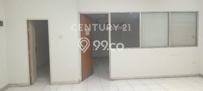 LOKASI PREMIUM! Gudang di Tapos, Luas 2000m2m², Akses Mainroad LOKASI PREMIUM! Gudang di Tapos, Luas 2000m2m², Akses Mainroad