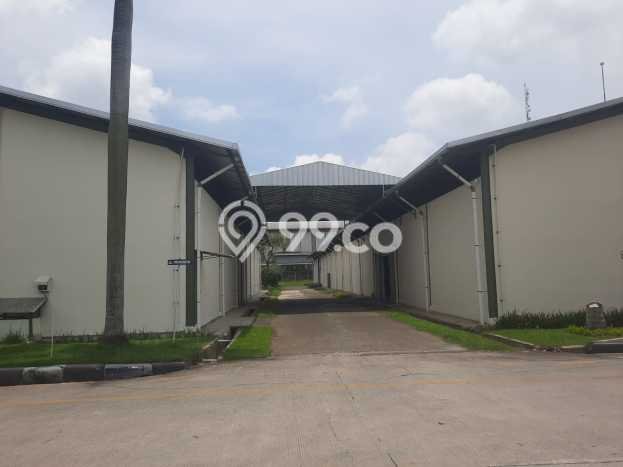 Disewakan Gudang di Kawasan Ramai Jatake Luas 1600m2 Disewakan Gudang di Kawasan Ramai Jatake Luas 1600m2