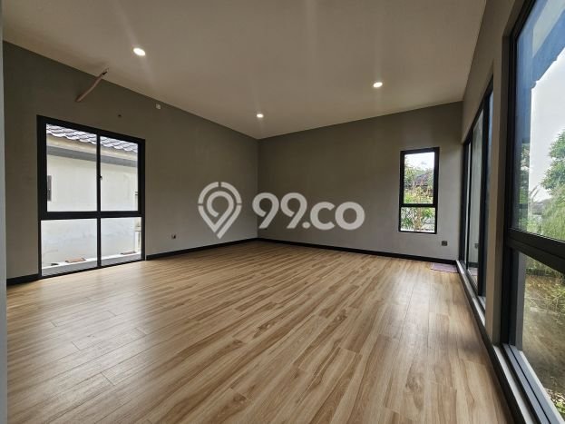 Jual Cepat Rumah dengan 4 Kamar Tidur dan 5 Kamar Mandi di Area BSD, Tangerang Selatan Jual Cepat Rumah dengan 4 Kamar Tidur dan 5 Kamar Mandi di Area BSD, Tangerang Selatan