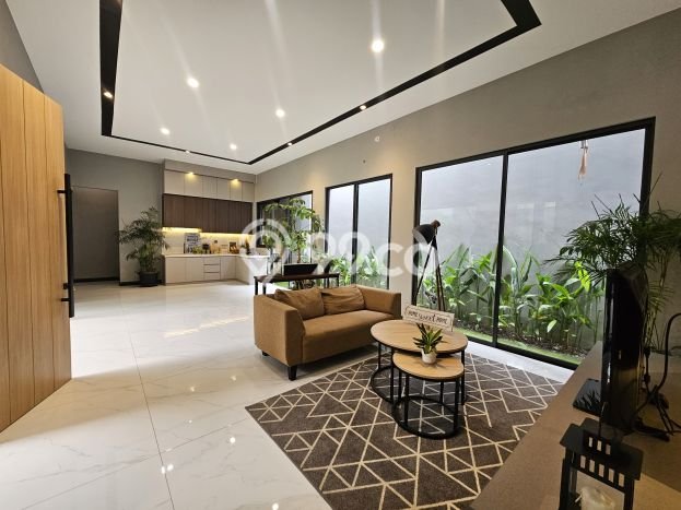 Jual Cepat Rumah dengan 4 Kamar Tidur dan 5 Kamar Mandi di Area BSD, Tangerang Selatan Jual Cepat Rumah dengan 4 Kamar Tidur dan 5 Kamar Mandi di Area BSD, Tangerang Selatan