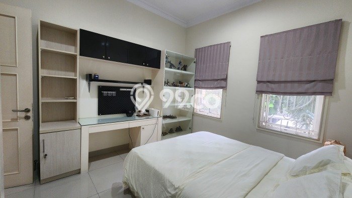 Rumah Mewah LB 300m2 Siap Huni Desain Elegan di Gading Serpong, Tangerang Rumah Mewah LB 300m2 Siap Huni Desain Elegan di Gading Serpong, Tangerang