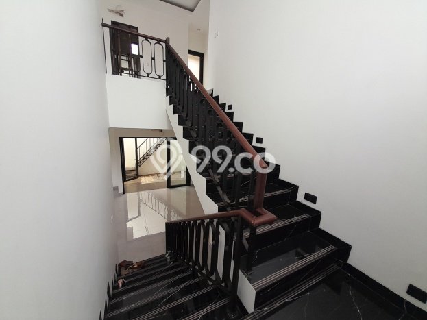 Rumah lokasi BSD, Tangerang, LT 208m² Bangunan 275m² Rumah lokasi BSD, Tangerang, LT 208m² Bangunan 275m²