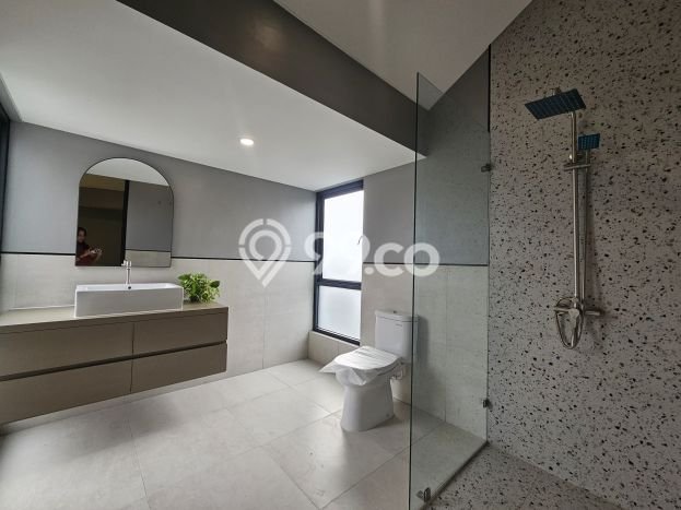 Jual Cepat Rumah dengan 4 Kamar Tidur dan 5 Kamar Mandi di Area BSD, Tangerang Selatan Jual Cepat Rumah dengan 4 Kamar Tidur dan 5 Kamar Mandi di Area BSD, Tangerang Selatan