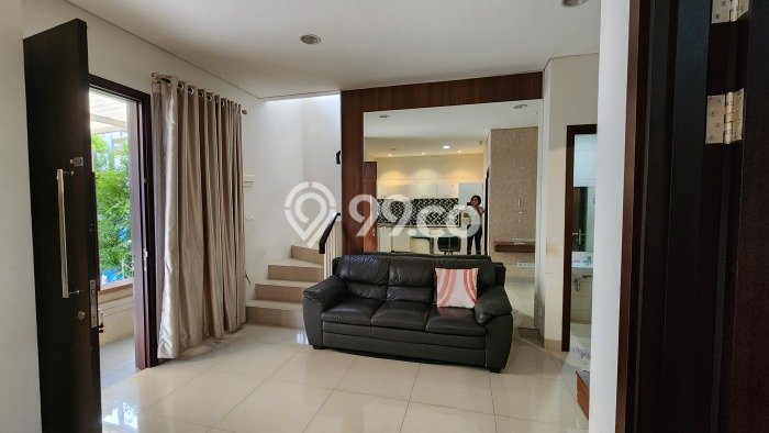 Rumah Luas Asri 3 KT Siap Huni di BSD Tangerang Rumah Luas Asri 3 KT Siap Huni di BSD Tangerang