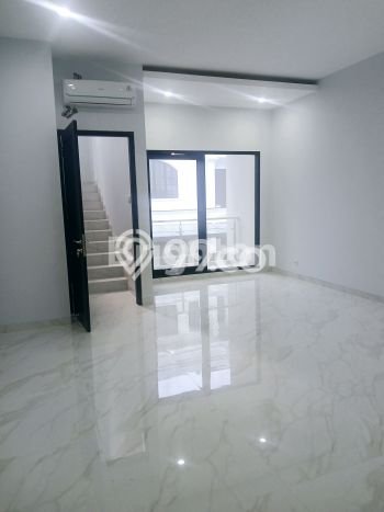 Rumah Mewah LB 182m2 Siap Pakai Desain Elegan di Duri Kepa, Jakarta Barat Rumah Mewah LB 182m2 Siap Pakai Desain Elegan di Duri Kepa, Jakarta Barat