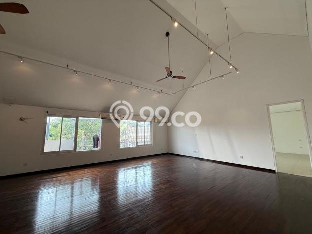Disewakan Rumah Nyaman LT 400m2 / LB 800m2 di scbd, Jakarta Selatan Disewakan Rumah Nyaman LT 400m2 / LB 800m2 di scbd, Jakarta Selatan