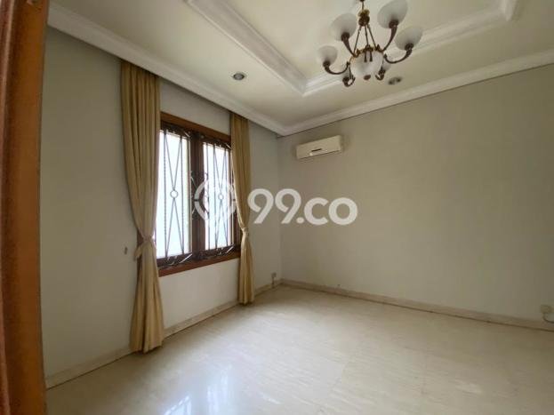 Rumah di , Akses ke Pusat Kota, 4 KM, LT 650m2m² Bangunan 700m2m² Rumah di , Akses ke Pusat Kota, 4 KM, LT 650m2m² Bangunan 700m2m²