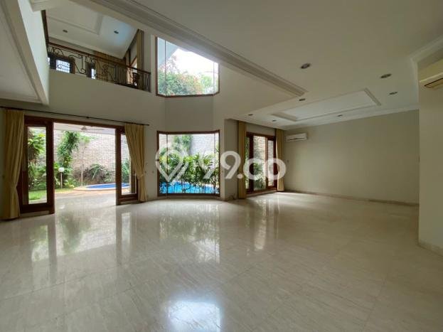 Rumah di , Akses ke Pusat Kota, 4 KM, LT 650m2m² Bangunan 700m2m² Rumah di , Akses ke Pusat Kota, 4 KM, LT 650m2m² Bangunan 700m2m²