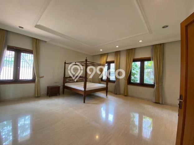 Rumah di , Akses ke Pusat Kota, 4 KM, LT 650m2m² Bangunan 700m2m² Rumah di , Akses ke Pusat Kota, 4 KM, LT 650m2m² Bangunan 700m2m²