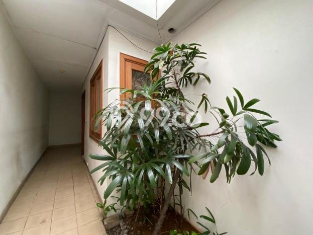 Rumah di , Akses ke Pusat Kota, 4 KM, LT 650m2m² Bangunan 700m2m² Rumah di , Akses ke Pusat Kota, 4 KM, LT 650m2m² Bangunan 700m2m²
