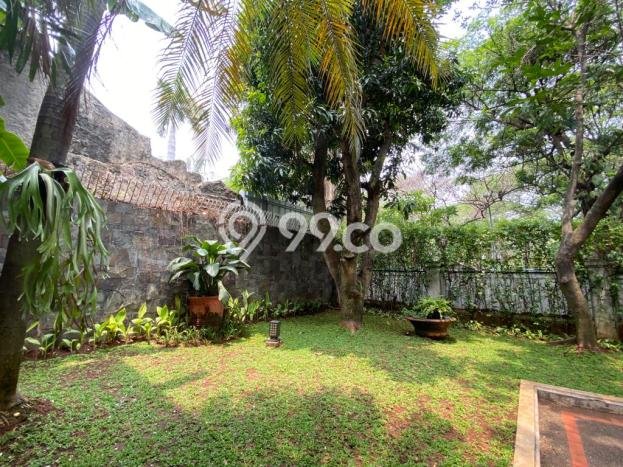 Rumah di , Akses ke Pusat Kota, 4 KM, LT 650m2m² Bangunan 700m2m² Rumah di , Akses ke Pusat Kota, 4 KM, LT 650m2m² Bangunan 700m2m²