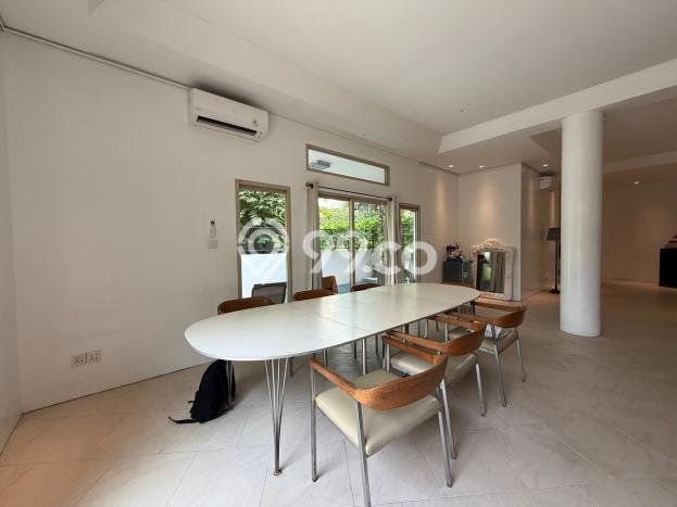 Disewakan Rumah Nyaman LT 400m2 / LB 800m2 di scbd, Jakarta Selatan Disewakan Rumah Nyaman LT 400m2 / LB 800m2 di scbd, Jakarta Selatan