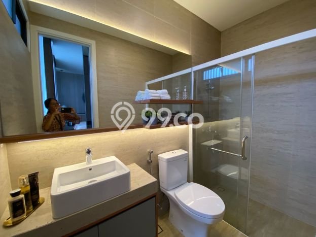 Rumah Mewah LB 135m2 Siap Huni Desain Elegan di Graha Raya, Tangerang Selatan Rumah Mewah LB 135m2 Siap Huni Desain Elegan di Graha Raya, Tangerang Selatan