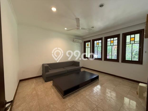 Hunian Minimalis dengan LT 900m2 & LB 600m2 Disewakan di Lebak Bulus Hunian Minimalis dengan LT 900m2 & LB 600m2 Disewakan di Lebak Bulus