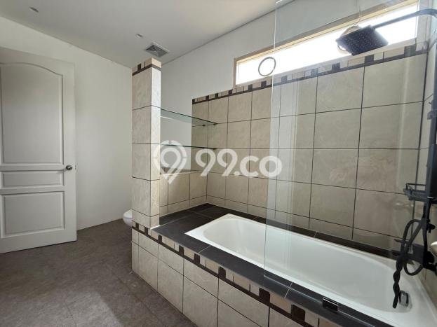 Disewakan Rumah Nyaman LT 400m2 / LB 800m2 di scbd, Jakarta Selatan Disewakan Rumah Nyaman LT 400m2 / LB 800m2 di scbd, Jakarta Selatan