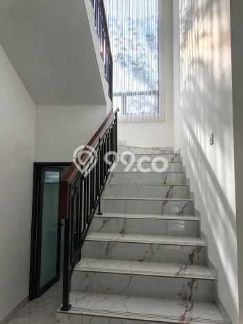 Rumah Eksklusif Dijual LT 234m2 di BSD, Tangerang Selatan Rumah Eksklusif Dijual LT 234m2 di BSD, Tangerang Selatan