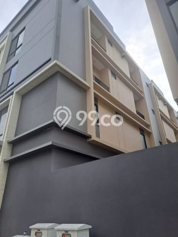 Ruko disewakan di BSD Tangerang Selatan dengan luas bangunan 486m2 Ruko disewakan di BSD Tangerang Selatan dengan luas bangunan 486m2