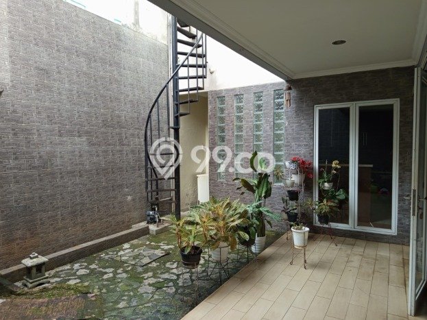 Rumah Elit Modern Tanpa Renovasi di Summarecon Serpong Tangerang Rumah Elit Modern Tanpa Renovasi di Summarecon Serpong Tangerang