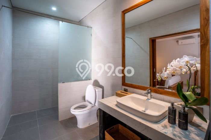 Vila Terawat Kawasan , Dimensi 300m2m², Lingkungan Asri dan nyaman Vila Terawat Kawasan , Dimensi 300m2m², Lingkungan Asri dan nyaman