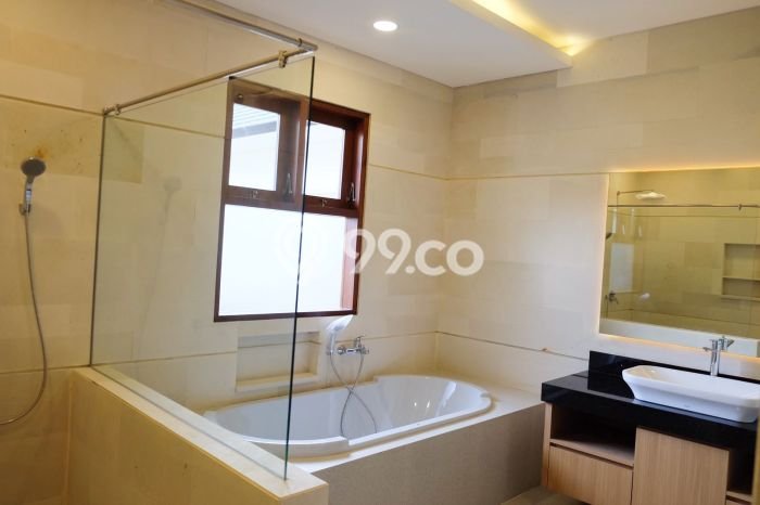 Jual Rumah Mewah Elegan Dengan View Eksklusif di Kerobokan, Badung Jual Rumah Mewah Elegan Dengan View Eksklusif di Kerobokan, Badung
