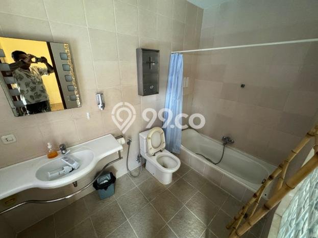 Vila di , Luas 385m2m², Akses ke beragam fasilitas umum Vila di , Luas 385m2m², Akses ke beragam fasilitas umum