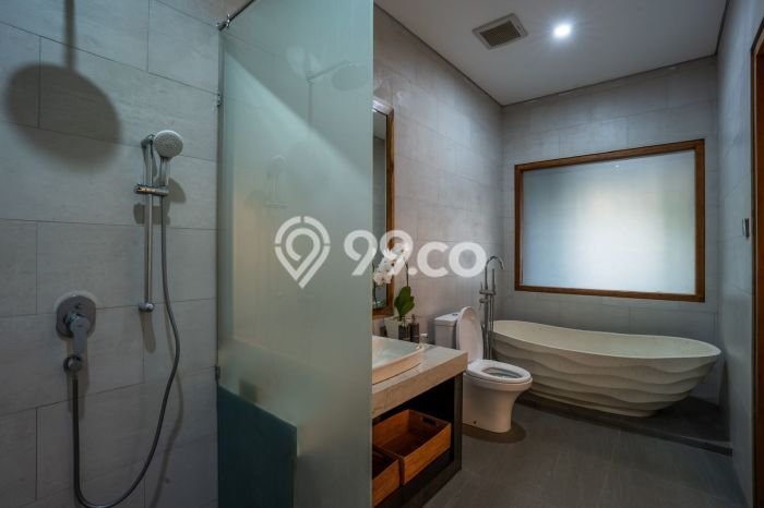 Vila Terawat Kawasan , Dimensi 300m2m², Lingkungan Asri dan nyaman Vila Terawat Kawasan , Dimensi 300m2m², Lingkungan Asri dan nyaman