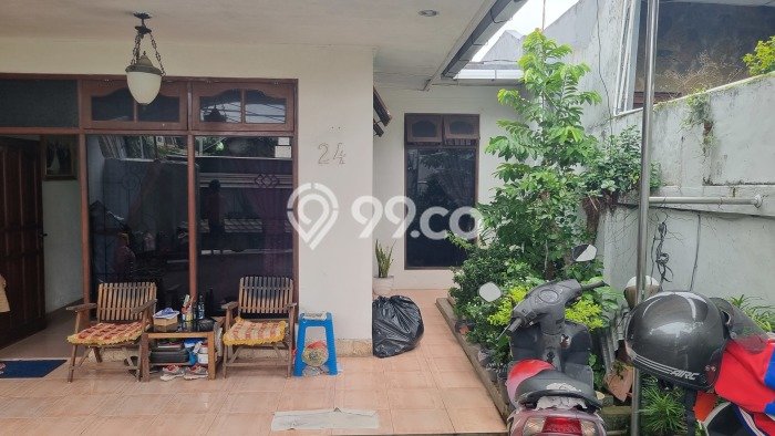 Ready to Use! Luxury House LT 200m2 Desain Elegan di Sumerta Kelod Ready to Use! Luxury House LT 200m2 Desain Elegan di Sumerta Kelod