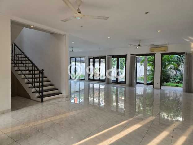 Ready to Use! Premium House LT 668m2 Desain Elegan di Kemang Ready to Use! Premium House LT 668m2 Desain Elegan di Kemang