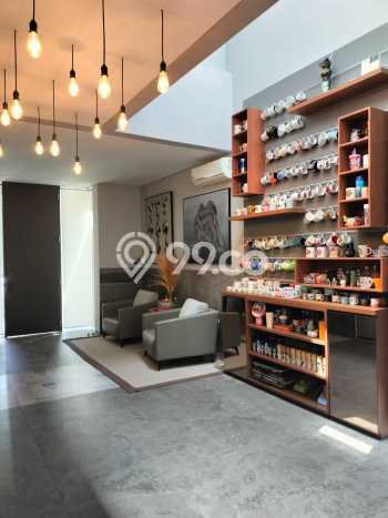Rumah Mewah LB 200m2 Siap Huni Desain Elegan di Citraland, Surabaya Rumah Mewah LB 200m2 Siap Huni Desain Elegan di Citraland, Surabaya