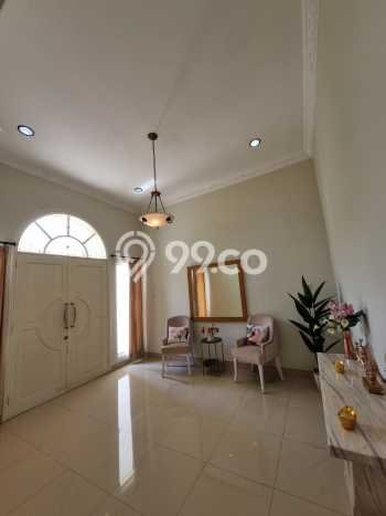 Rumah Elit Modern Siap Huni di Pakuwon Indah Surabaya Rumah Elit Modern Siap Huni di Pakuwon Indah Surabaya
