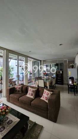 Rumah Mewah LB 247m2 Siap Huni Desain Elegan di Citraland, Surabaya Rumah Mewah LB 247m2 Siap Huni Desain Elegan di Citraland, Surabaya