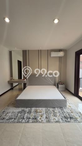 Rumah Elit Modern Tanpa Renovasi di Graha Surabaya Rumah Elit Modern Tanpa Renovasi di Graha Surabaya