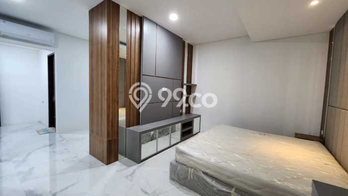 Rumah Luxury Modern Tanpa Renovasi di Graha Surabaya Rumah Luxury Modern Tanpa Renovasi di Graha Surabaya