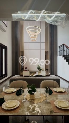 Rumah Elit Modern Tanpa Renovasi di Graha Surabaya Rumah Elit Modern Tanpa Renovasi di Graha Surabaya