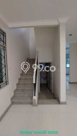 Rumah Luxury Modern Siap Huni di Graha Surabaya Rumah Luxury Modern Siap Huni di Graha Surabaya