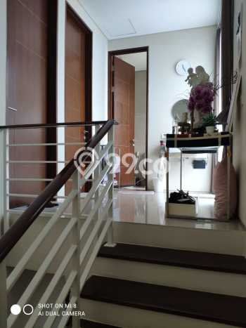 Rumah Modern 4 KT di Citraland Surabaya Semi Furnished Rumah Modern 4 KT di Citraland Surabaya Semi Furnished