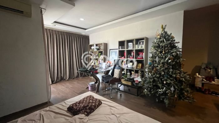 Rumah Elit Modern Tanpa Renovasi di Graha Surabaya Rumah Elit Modern Tanpa Renovasi di Graha Surabaya