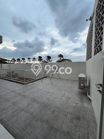 Rumah Elit Modern Siap Huni di Pakuwon Indah Surabaya Rumah Elit Modern Siap Huni di Pakuwon Indah Surabaya