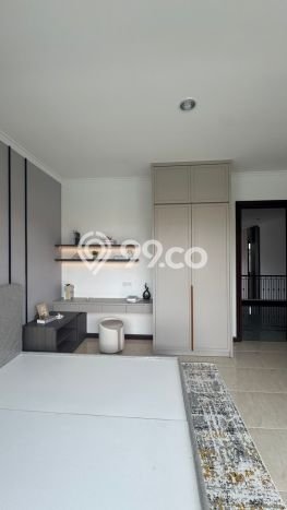 Rumah Elit Modern Tanpa Renovasi di Graha Surabaya Rumah Elit Modern Tanpa Renovasi di Graha Surabaya