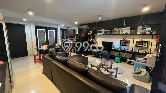 Rumah Elit Modern Tanpa Renovasi di Graha Surabaya Rumah Elit Modern Tanpa Renovasi di Graha Surabaya