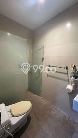 Rumah Elit Modern Tanpa Renovasi di Graha Surabaya Rumah Elit Modern Tanpa Renovasi di Graha Surabaya