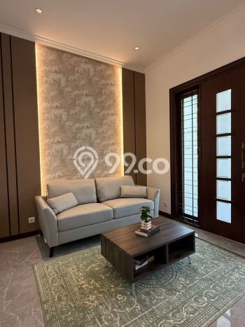 Rumah Elit Modern Tanpa Renovasi di Graha Surabaya Rumah Elit Modern Tanpa Renovasi di Graha Surabaya