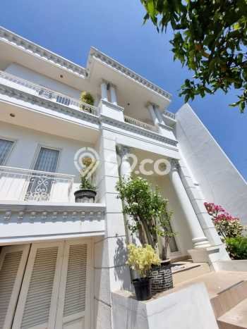 Rumah Elit Modern Siap Huni di Pakuwon Indah Surabaya Rumah Elit Modern Siap Huni di Pakuwon Indah Surabaya