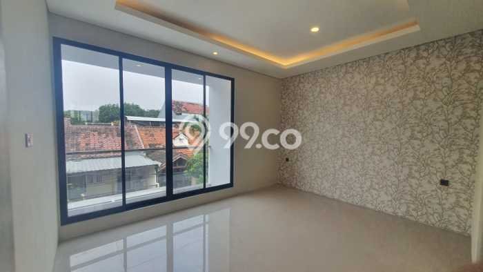 Rumah Strategis Minimalis Lb 140m2 di Citraland, Surabaya Rumah Strategis Minimalis Lb 140m2 di Citraland, Surabaya