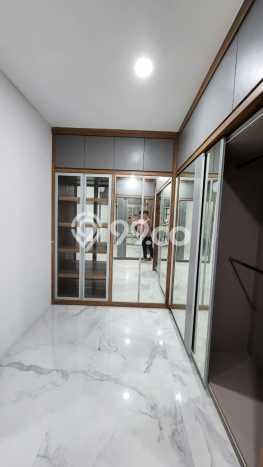Rumah Luxury Modern Tanpa Renovasi di Graha Surabaya Rumah Luxury Modern Tanpa Renovasi di Graha Surabaya