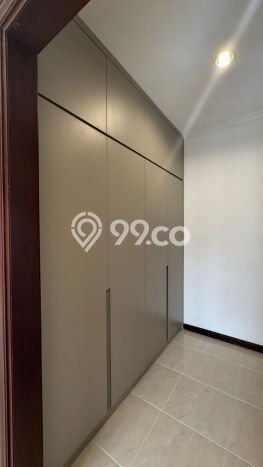 Rumah Elit Modern Tanpa Renovasi di Graha Surabaya Rumah Elit Modern Tanpa Renovasi di Graha Surabaya